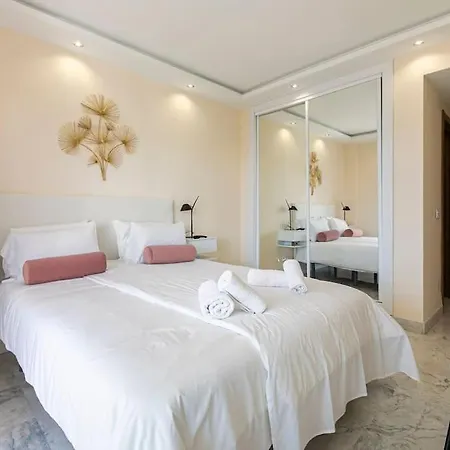 Apartment Spacious And Luxurious In Puerto Banus *