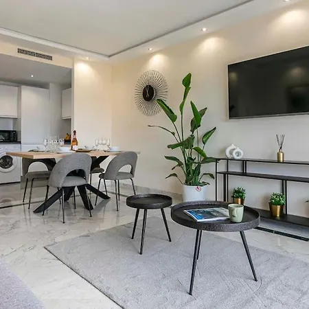 Spacious And Luxurious In Puerto Banus Apartment