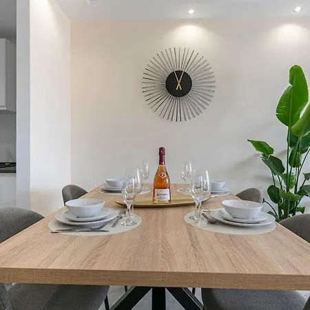 Spacious And Luxurious In Puerto Banus Apartment