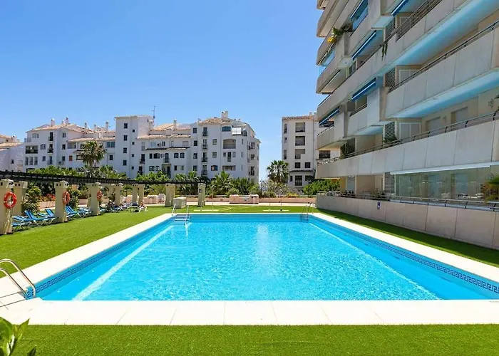 Lejlighed - Marina Banus, Puerto Banus, 2br Spacious, Parking & Pool