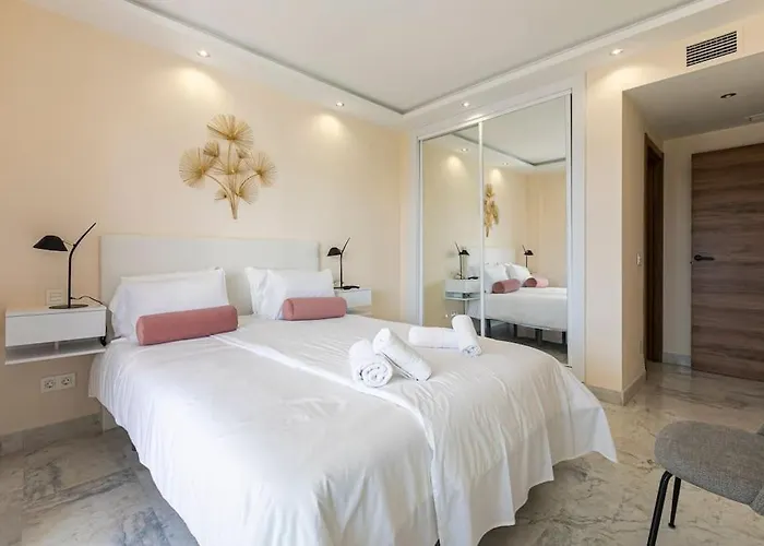Lejlighed - Marina Banus, Puerto Banus, 2br Spacious, Parking & Pool *