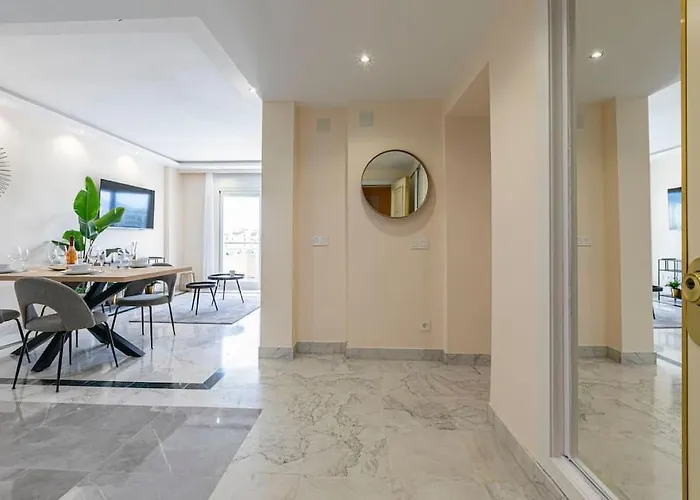 - Marina Banus, Puerto Banus, 2br Spacious, Parking & Pool Lejlighed Marbella