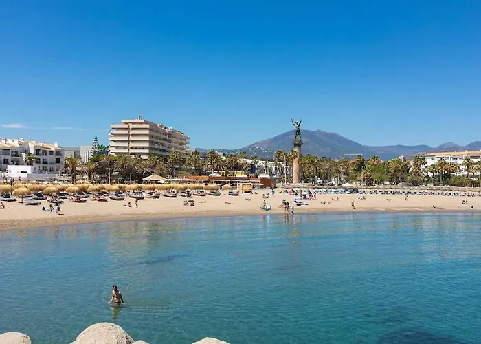 - Marina Banus, Puerto Banus, 2br Spacious, Parking & Pool Lejlighed Marbella