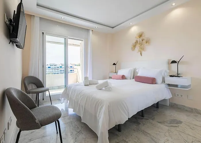 Lejlighed - Marina Banus, Puerto Banus, 2br Spacious, Parking & Pool *