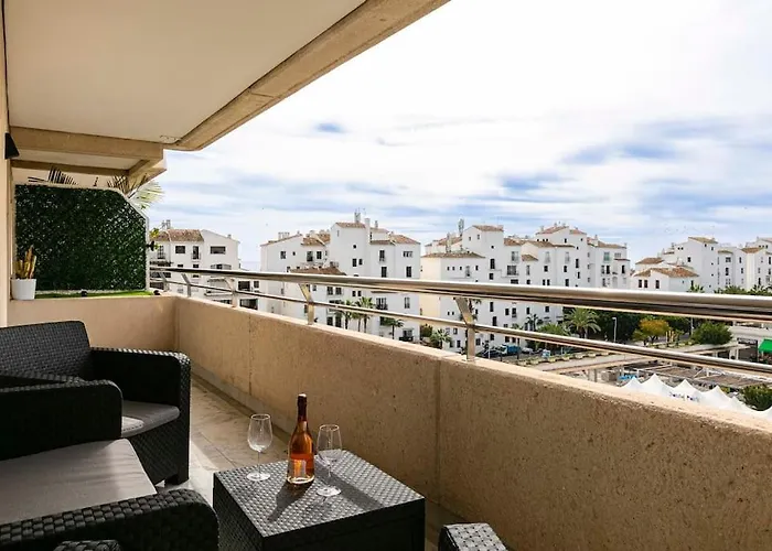 Lejlighed - Marina Banus, Puerto Banus, 2br Spacious, Parking & Pool